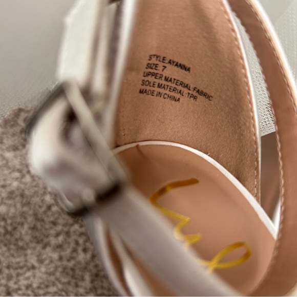 Ayanna Ivory Satin Bow Ankle Strap High Heel Sandals Size 7 - Picture 6 of 7